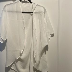 cute throw over to pair with a variety of outfits 😊